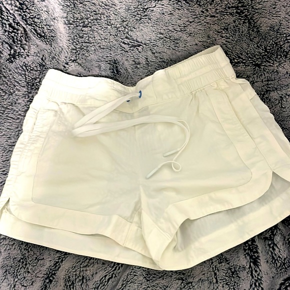 Vineyard Vines Pants - Vineyard Vines white board shorts XS